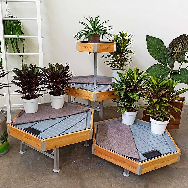 Mesa hexagonal en madera linea amor, Set expositor: Conjunto de 3 PIEZAS + ALZADA, Color: Madera natural, Paquete: 3 Set