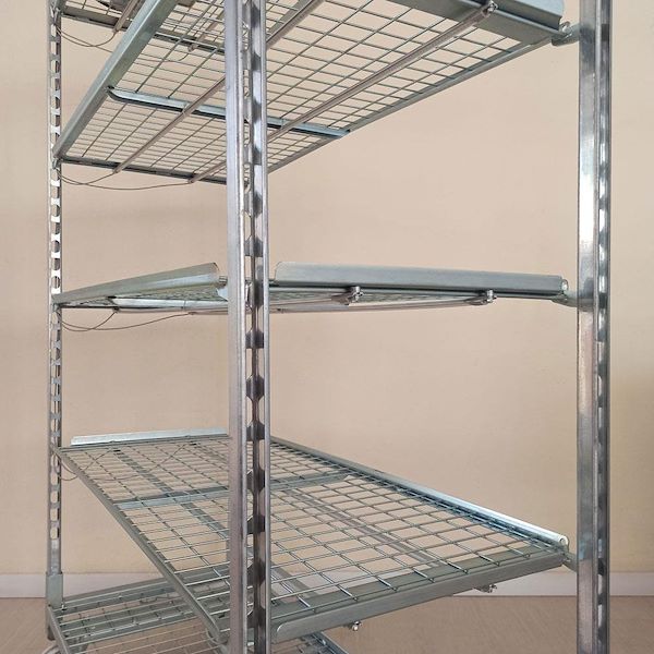 Chariot grillagé avec kit d'éclairage LED pour GERMINATION ET GREFFAGE