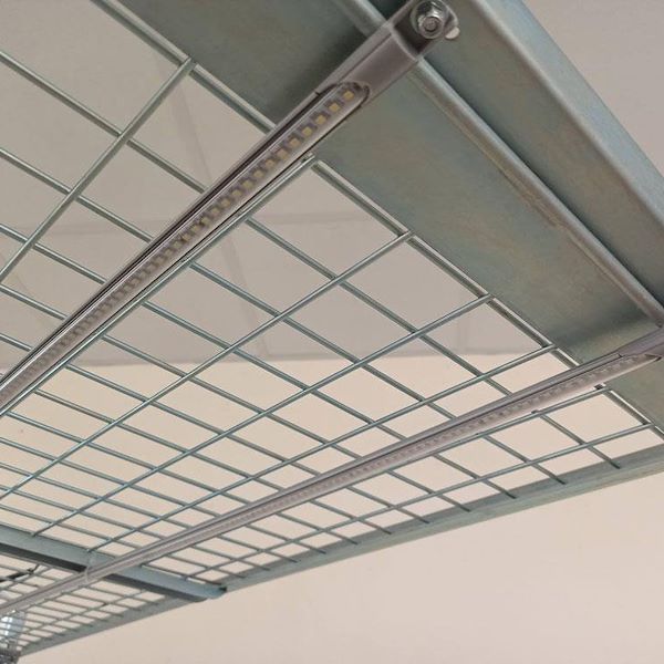 Chariot grillagé avec kit d'éclairage LED pour GERMINATION ET GREFFAGE