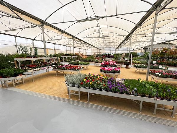 Ala30 renews the outdoor space with Orlandelli exhibition concepts