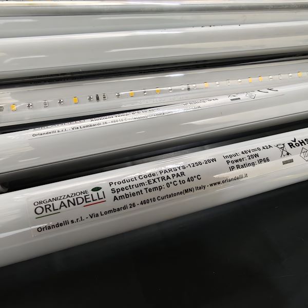 Carro de rejilla 1350 con luces LED de germinación TUBE WHITE PAR