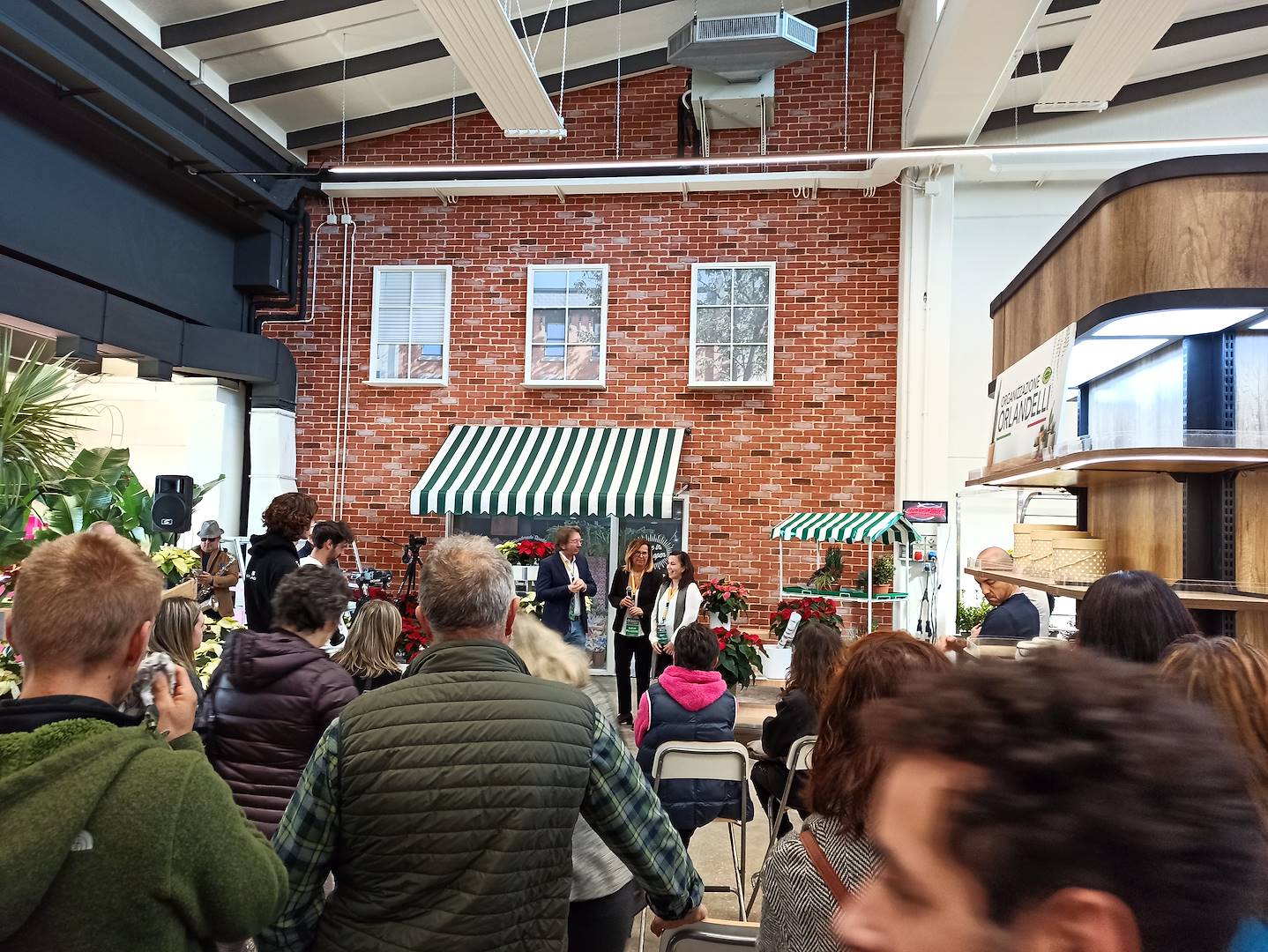 Organizzazione Orlandelli presenta il nuovo concept d'arredo per l'area confezionamento di piante e fiori