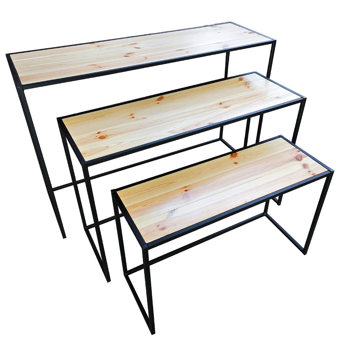 Set tavolini in legno naturale con telaio in ferro nero