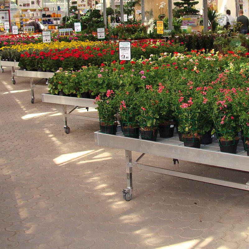 Ready-to-assemble fixed water tables in aluminum on wheels