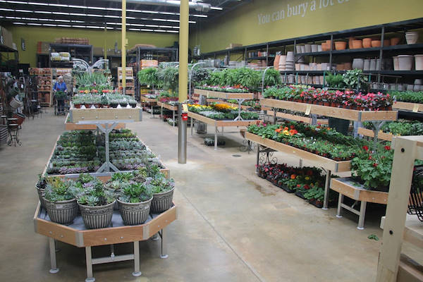 El mobiliario AMOR rediseña la zona de plantas y flores de “Urban Hardware”