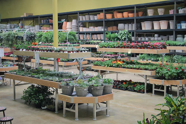 El mobiliario AMOR rediseña la zona de plantas y flores de “Urban Hardware”