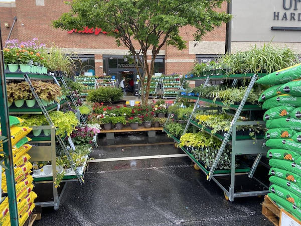 El mobiliario AMOR rediseña la zona de plantas y flores de “Urban Hardware”