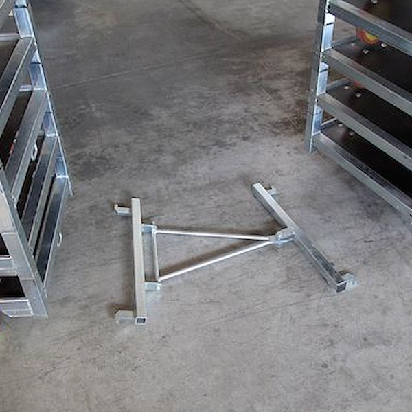 Hook for coupling drawbar for unistandard carts