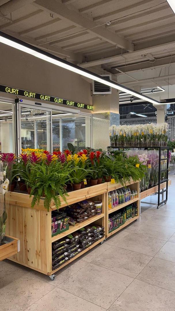 Gurt Flora elige el mobiliario de Orlandelli para su imponente tienda de Kyiv