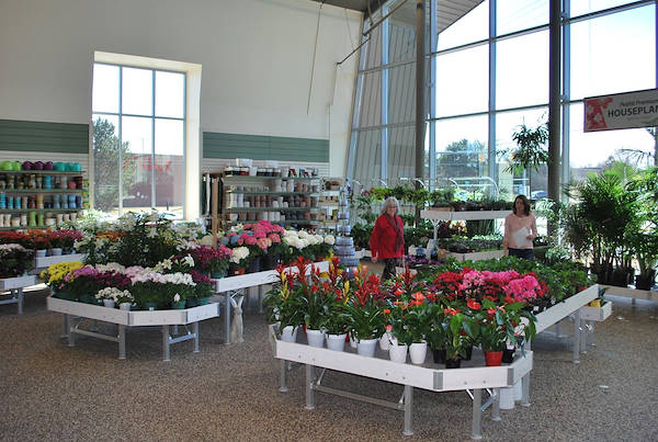 Inauguran los nuevos Petitti Garden Center