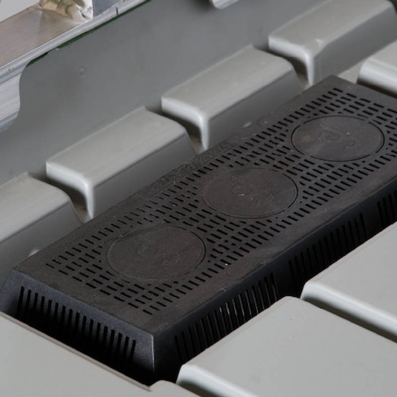 Mesa isla con 3 estantes