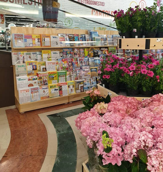 Wooden line AMOR for the newsstand