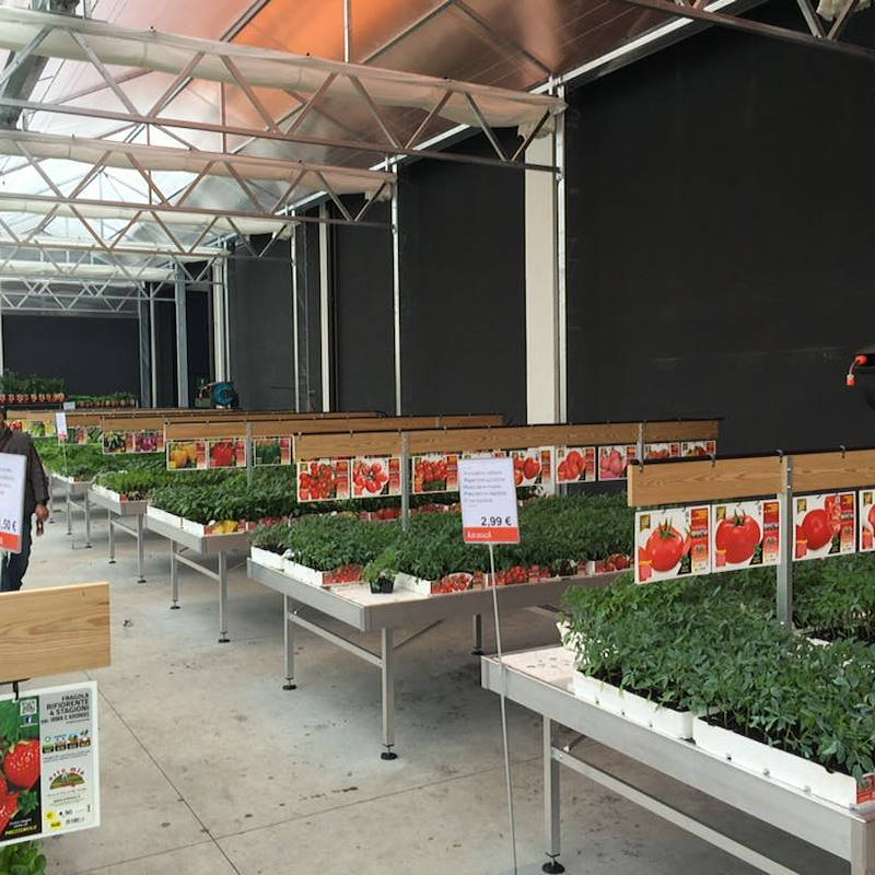 Porta gráfica en madera con soporte regulable en altura