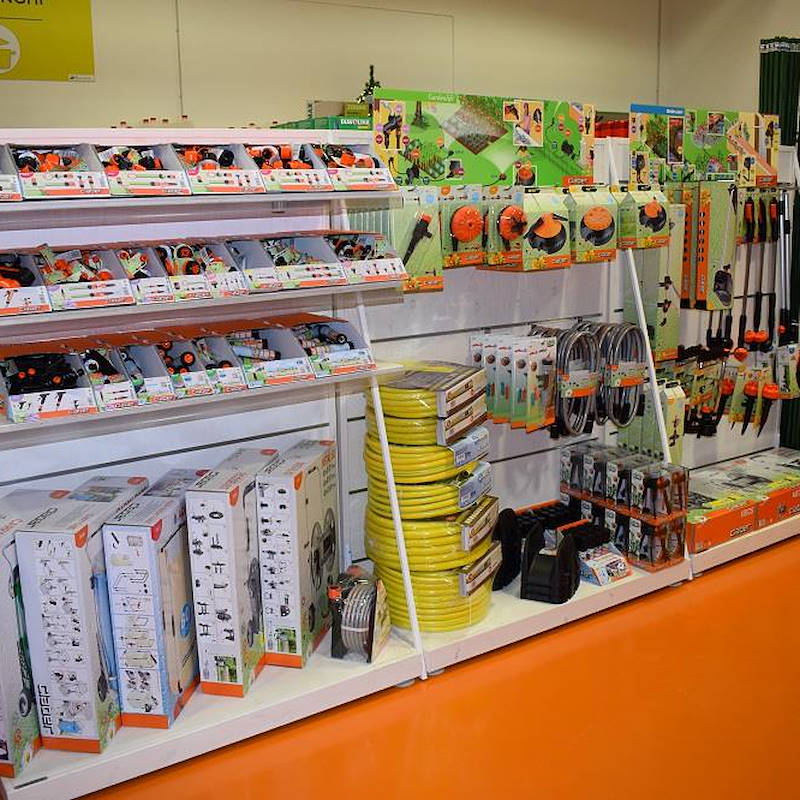 Wood gondola with adjustable shelves